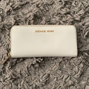 Micheal Kors Jet Set Travel Wallet